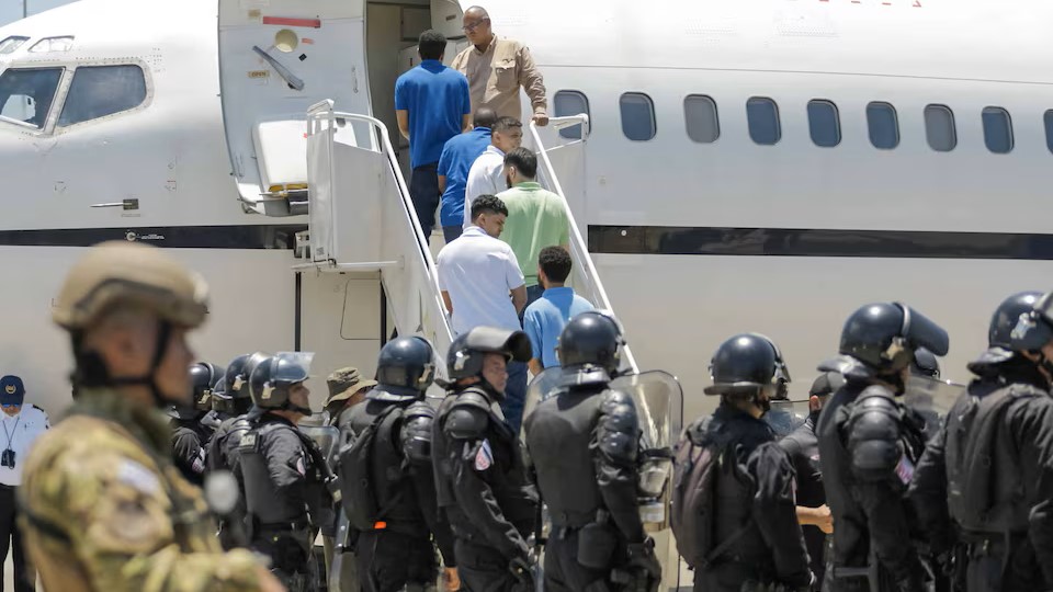 বন্দি বিনিময়ে যুক্তরাষ্ট্রে ফিরলেন ১০ মার্কিনি, ভেনেজুয়েলায় ফিরলেন ২৫২ জন